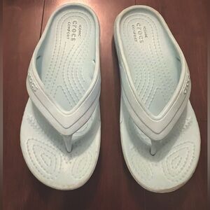 VGUC Aqua Croc Flip Flops